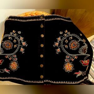 Size 14 Black denim embroidered skirt. Denim & Co $20